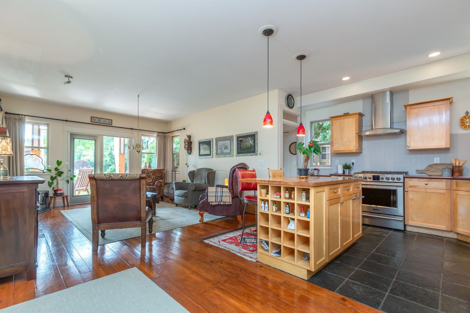 Listing Image 4