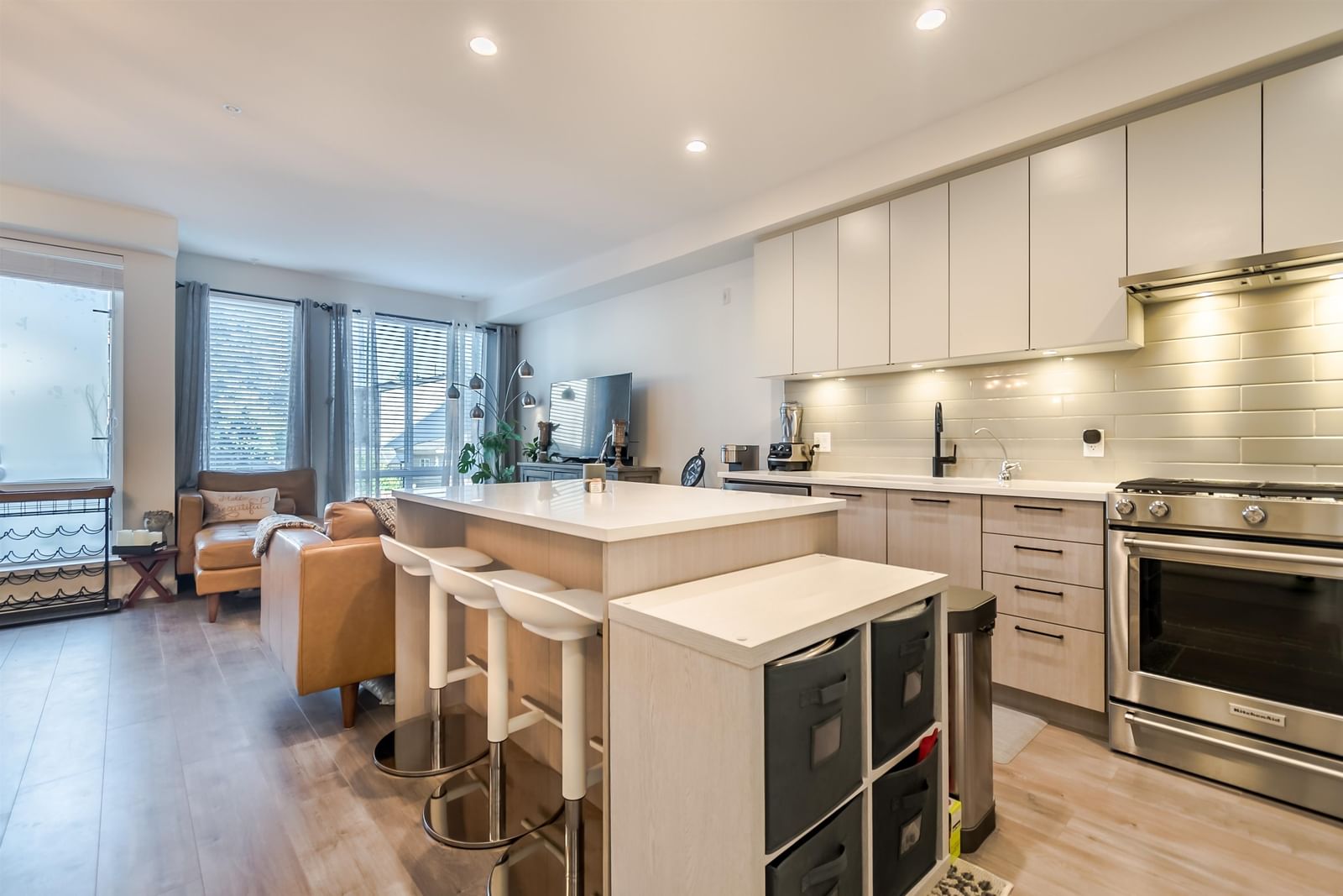 Listing Image 10