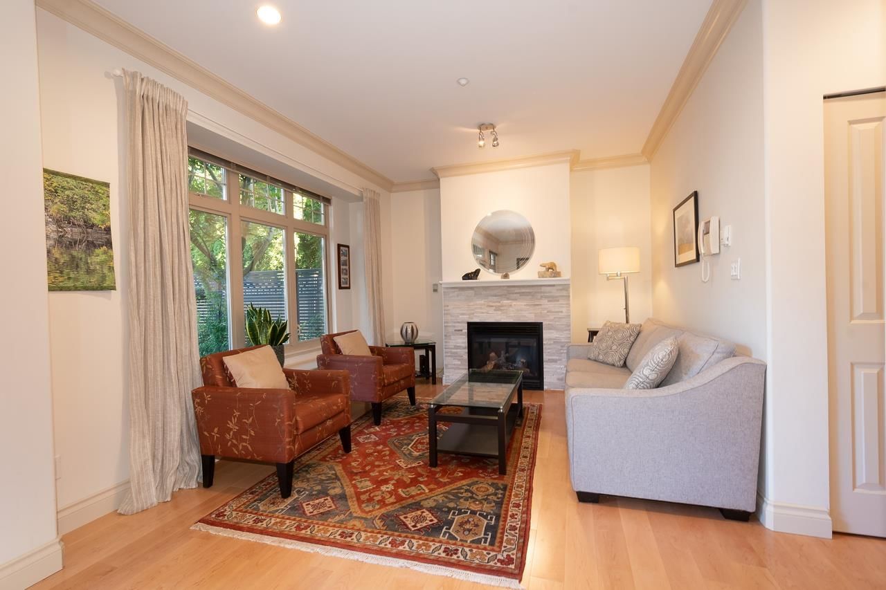 Listing Image 4