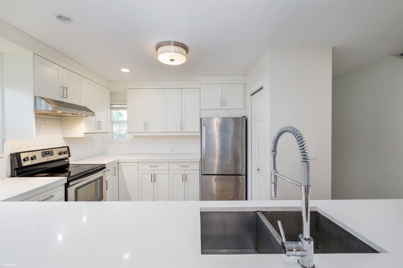 140 Shoreline Circle, Port Moody, V3H 5B3 | Image 3