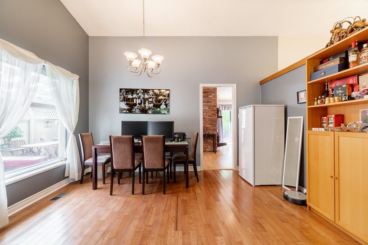 Listing Image 12