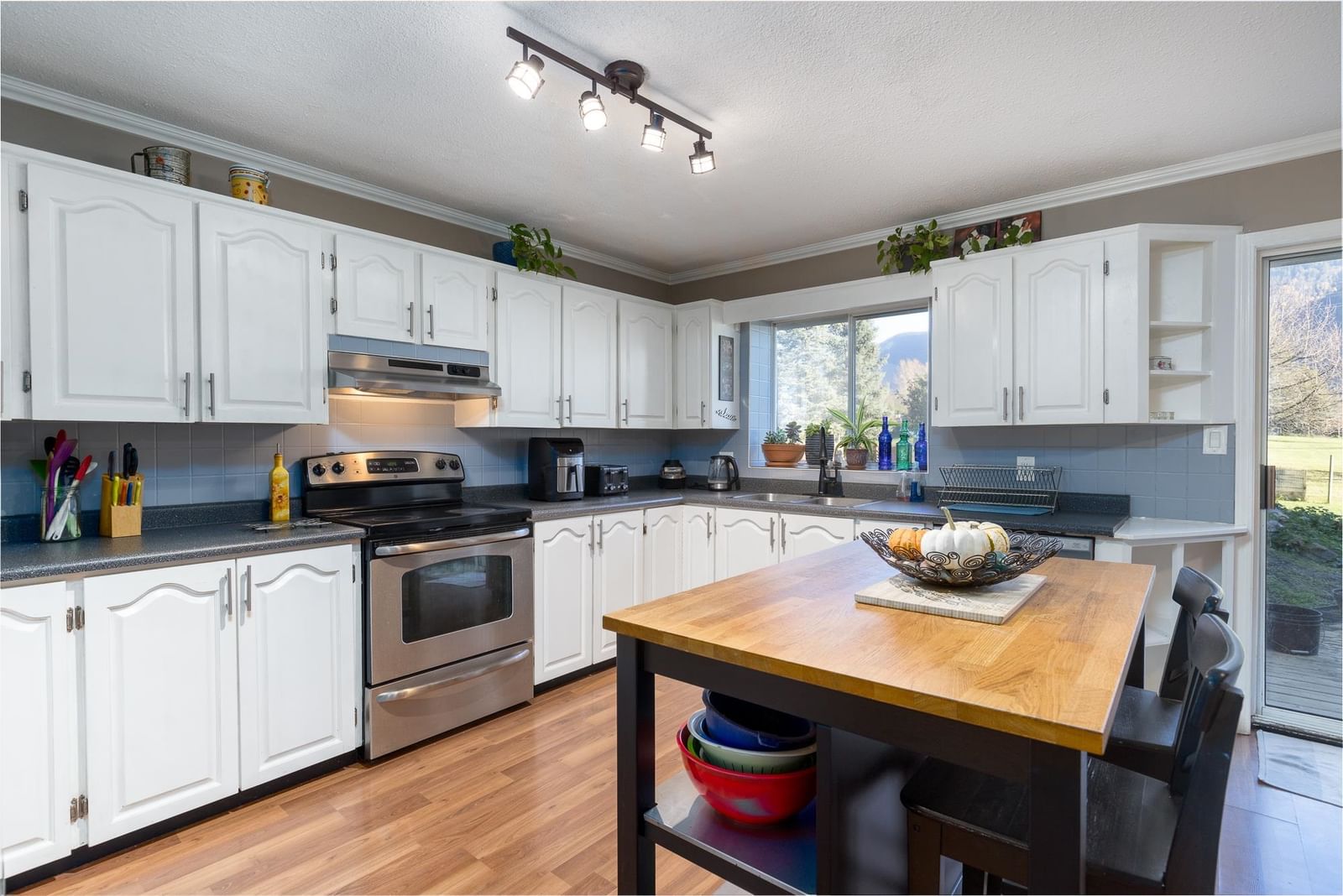 Listing Image 10