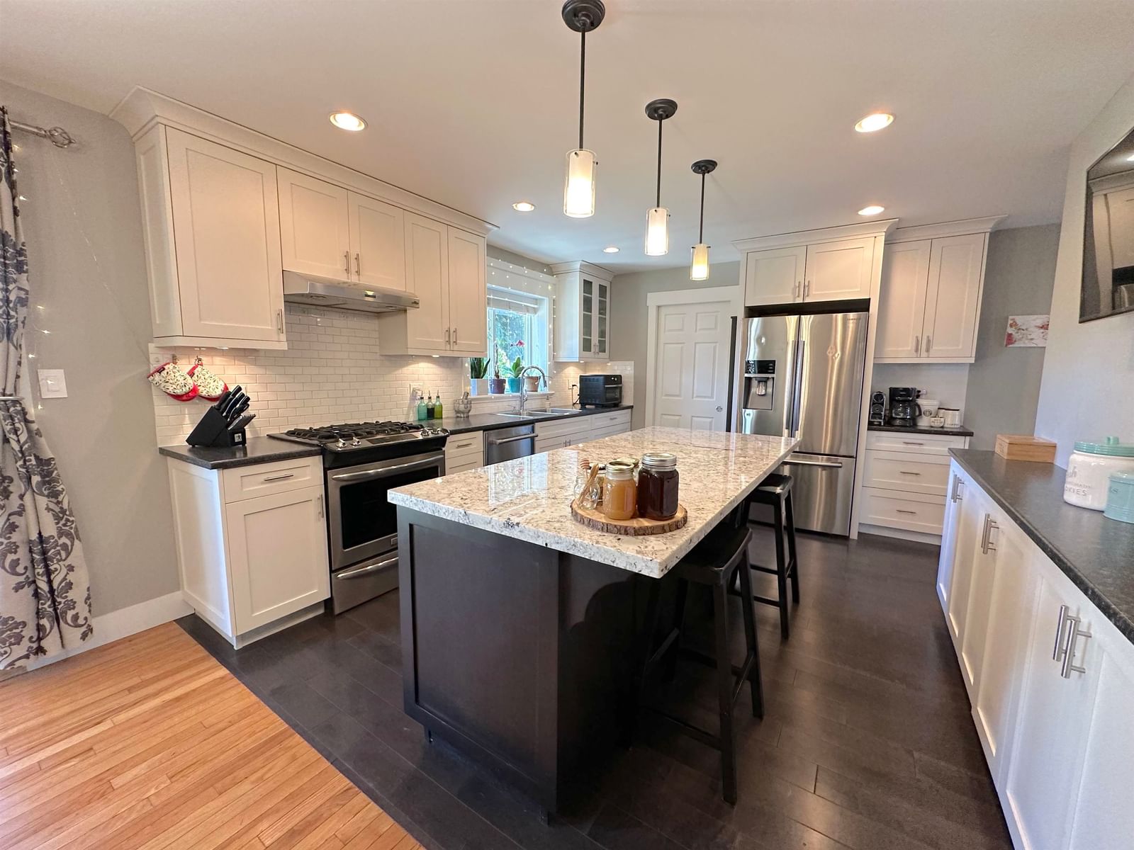Listing Image 13