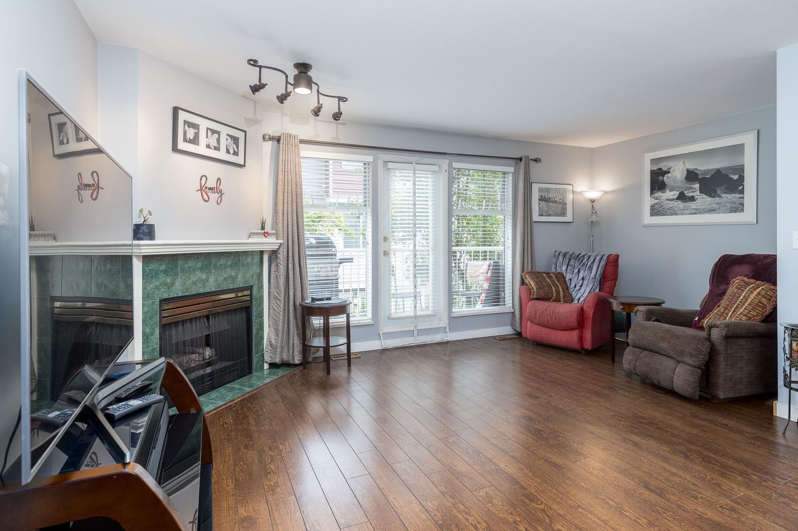 Listing Image 9