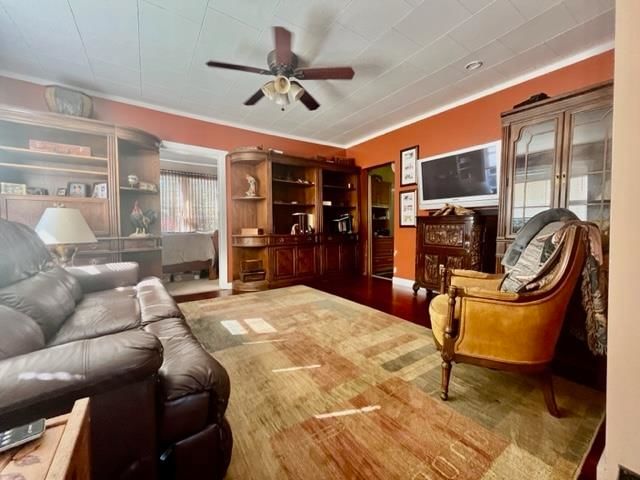 Listing Image 12