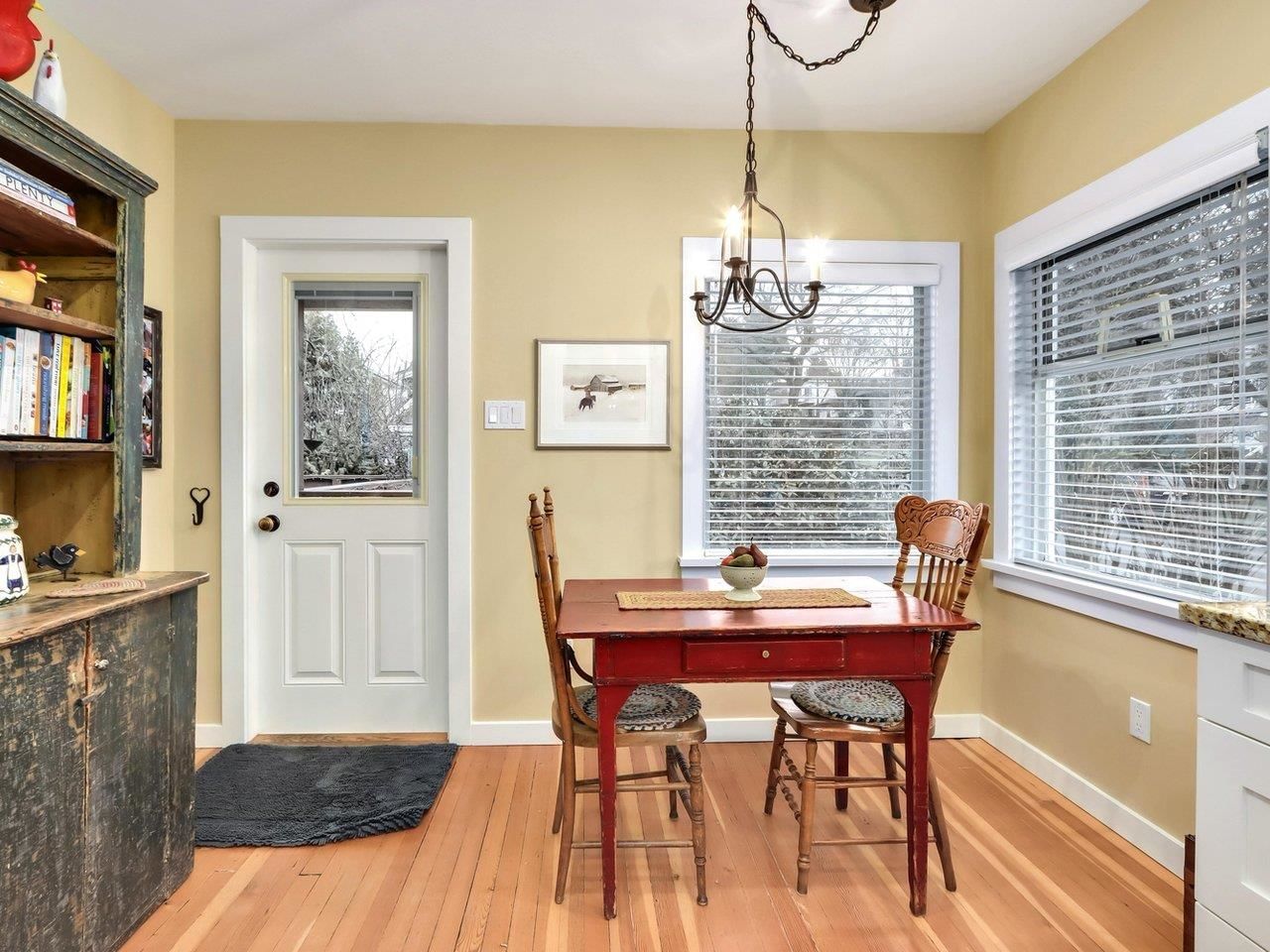 Listing Image 10