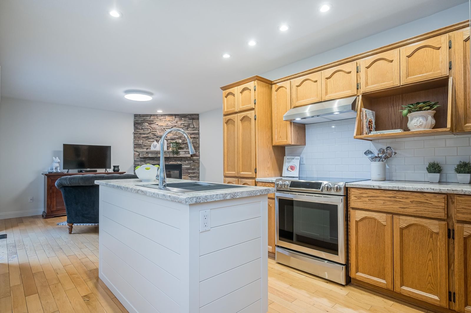 Listing Image 12