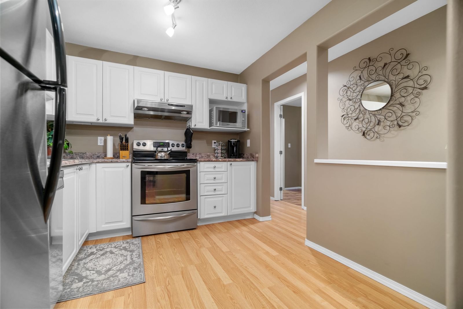 Listing Image 9