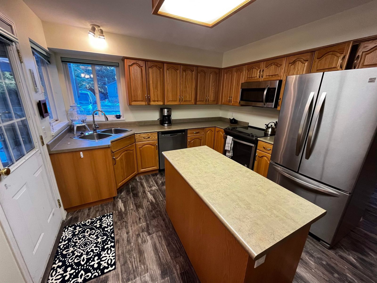 Listing Image 11
