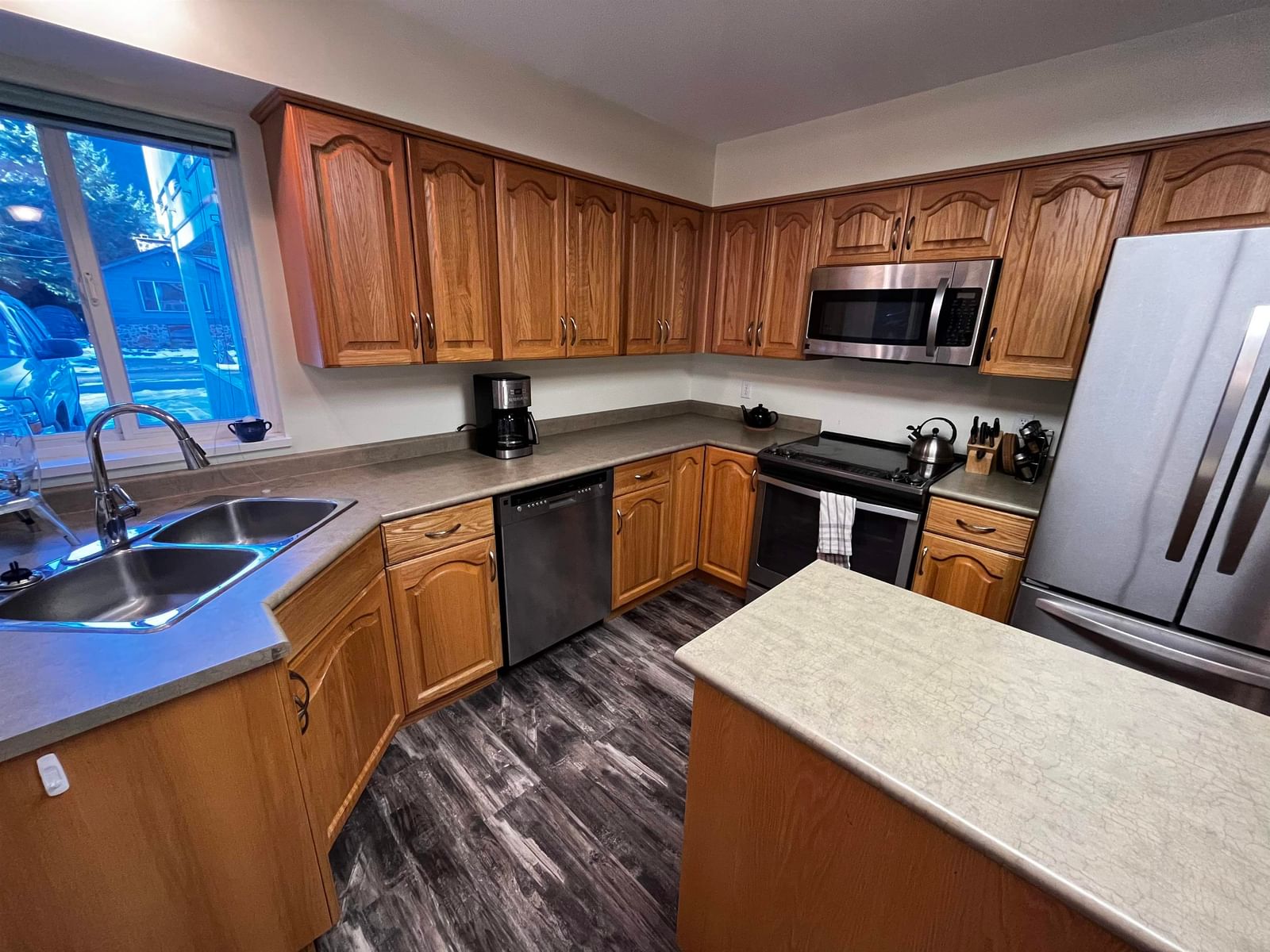 Listing Image 6