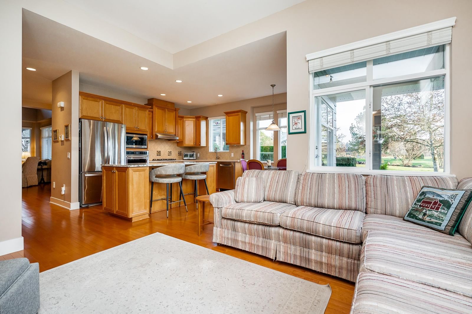 Listing Image 5