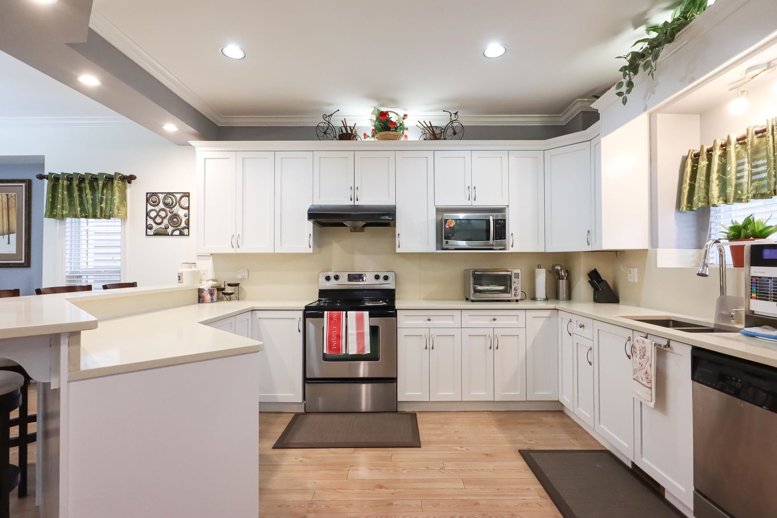 Listing Image 11