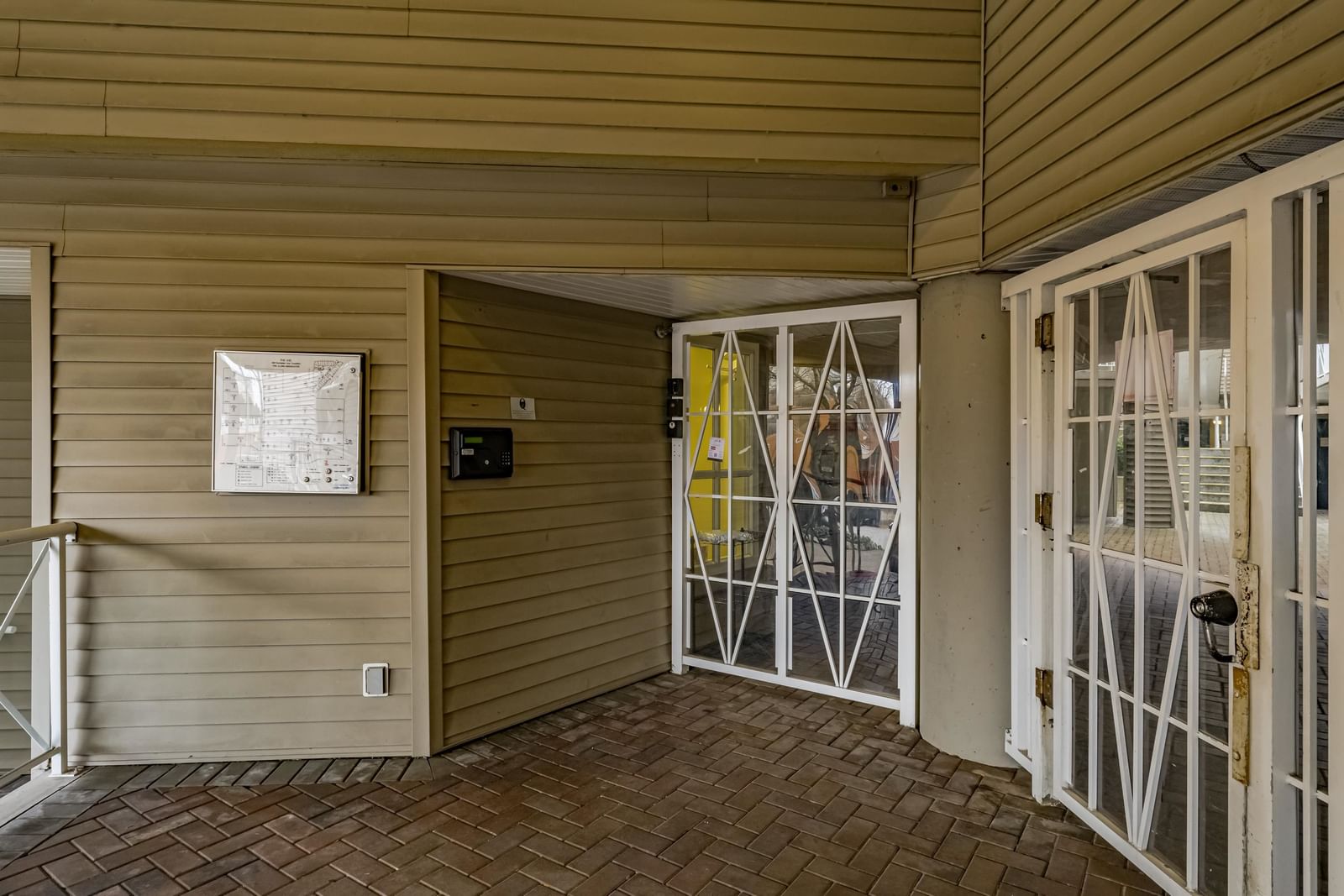 Listing Image 4