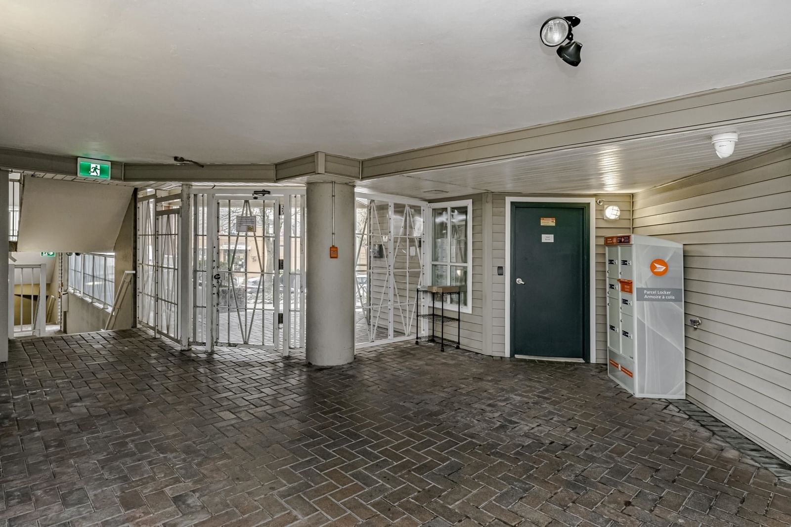 Listing Image 5