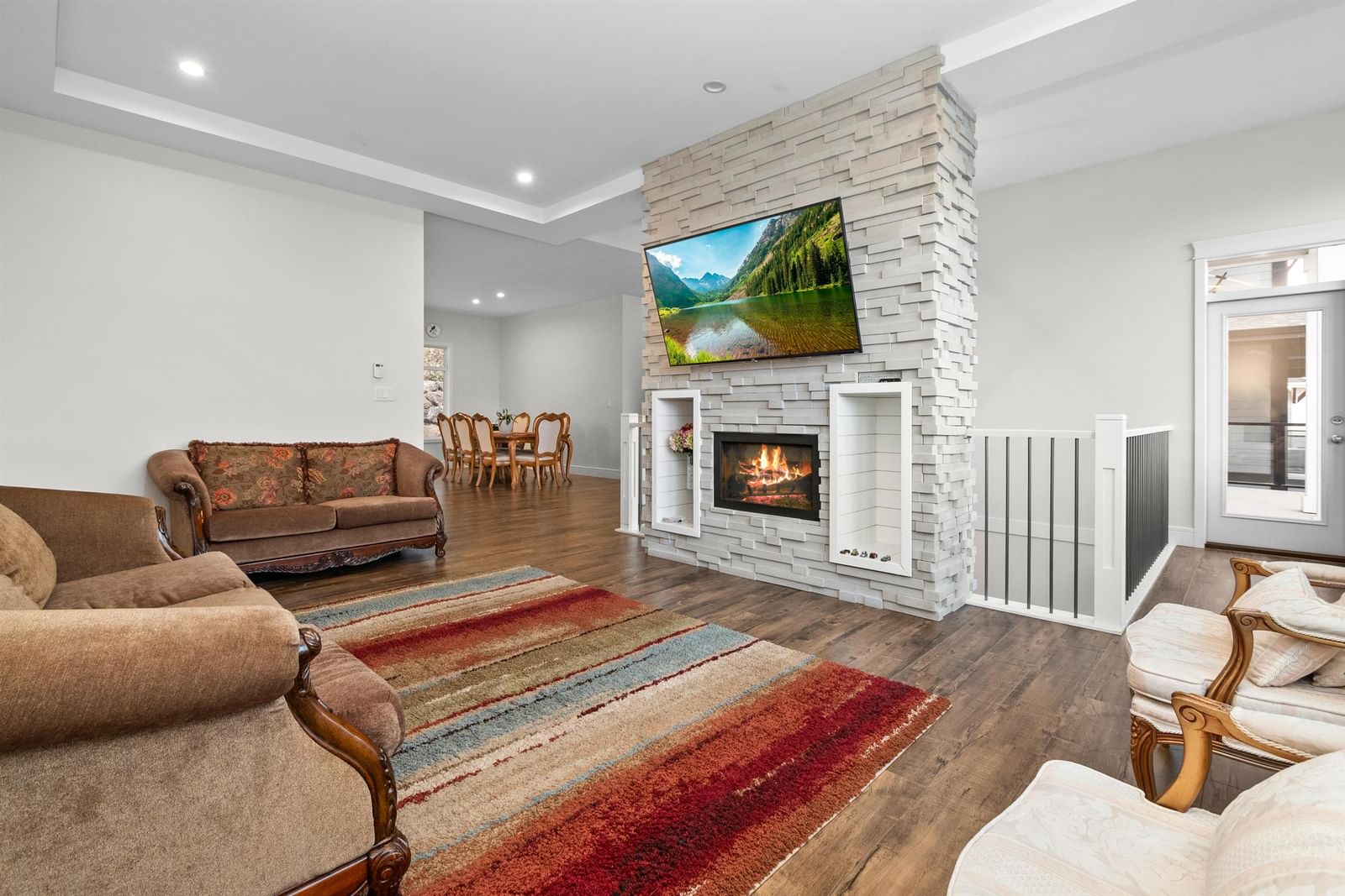 Listing Image 4