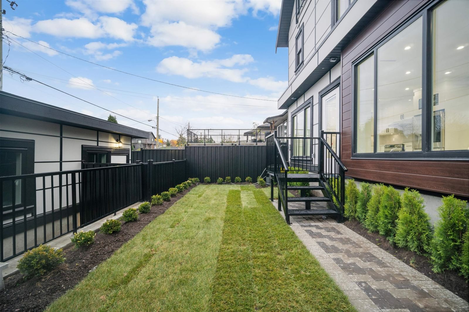 Listing Image 14