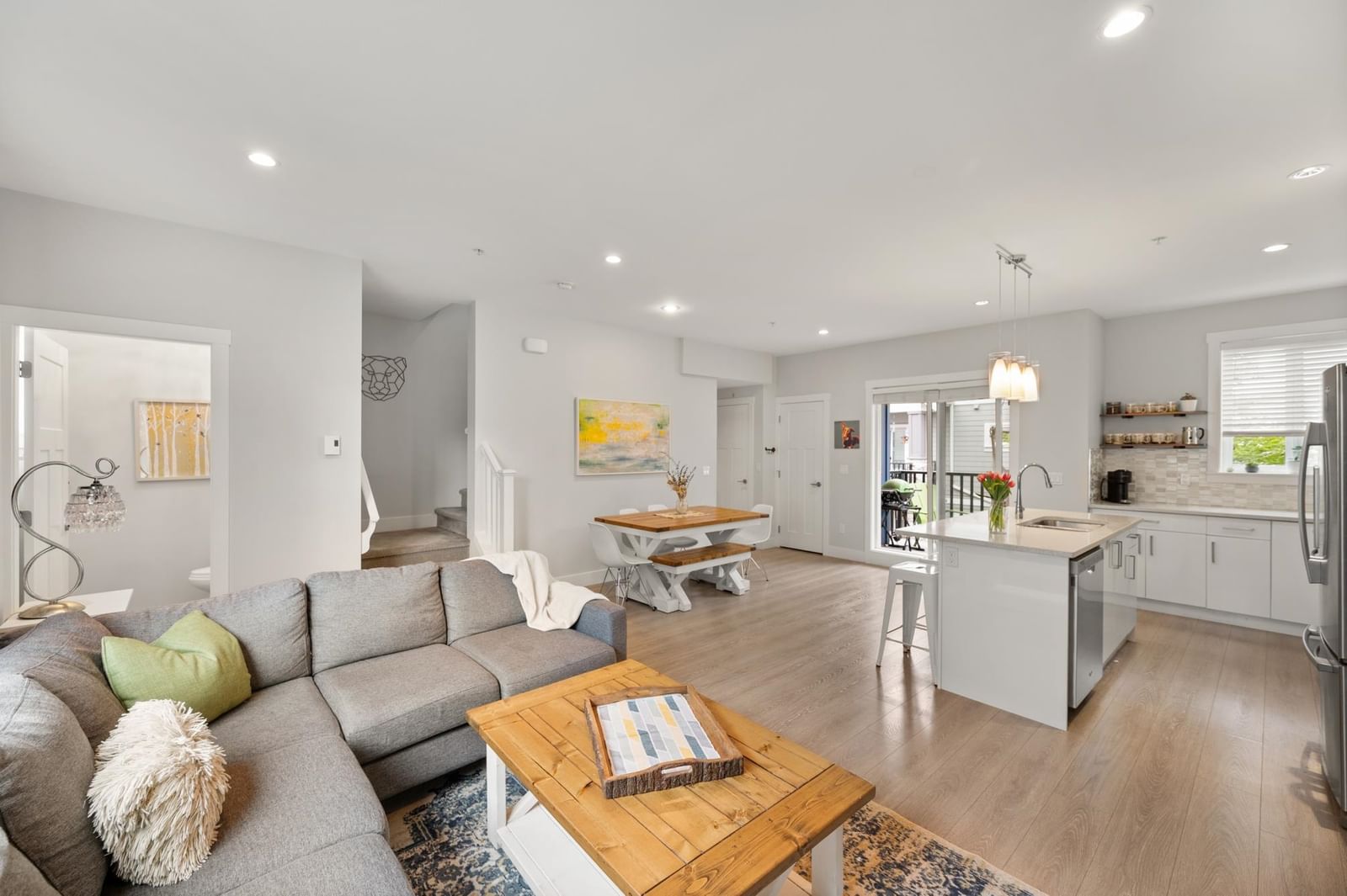 Listing Image 11