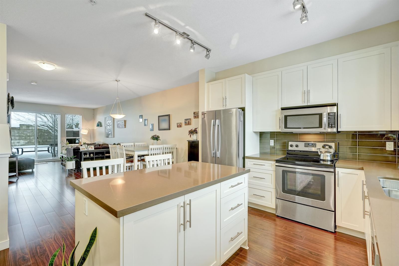 Listing Image 14