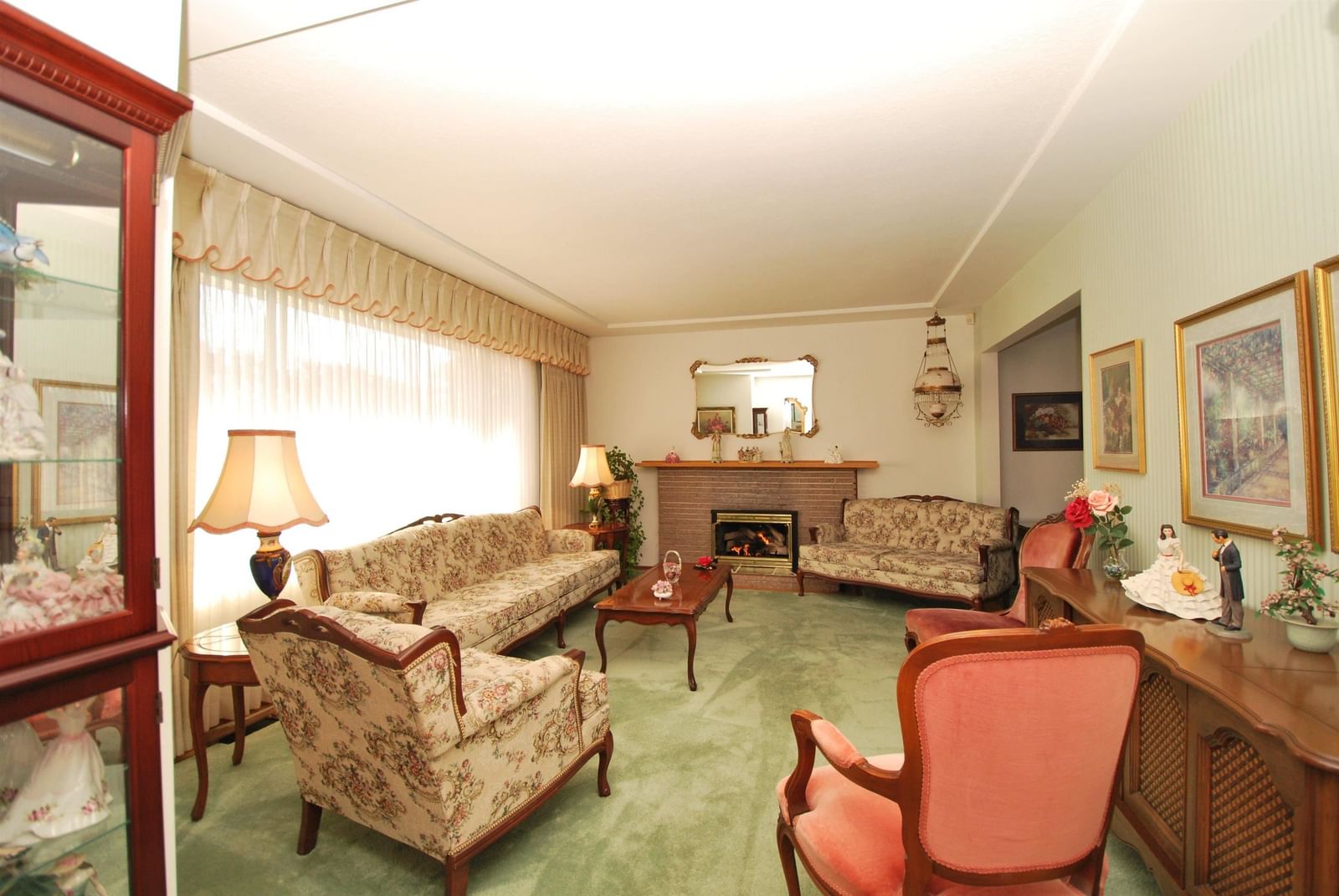 Listing Image 4