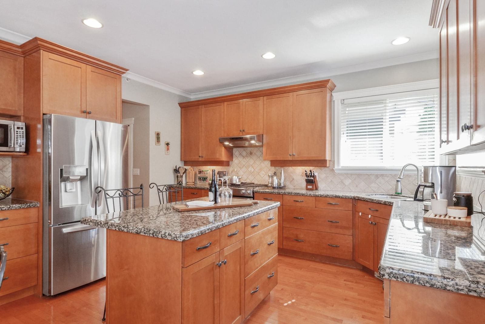 Listing Image 16