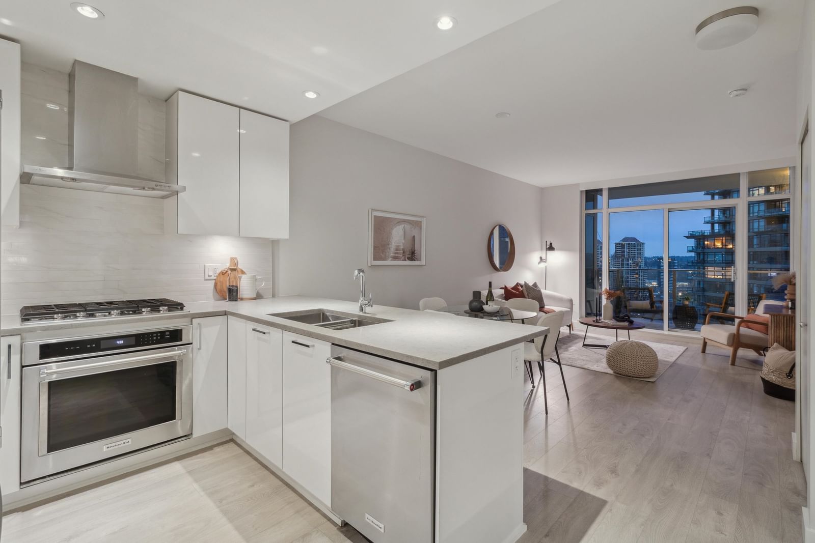 Listing Image 10