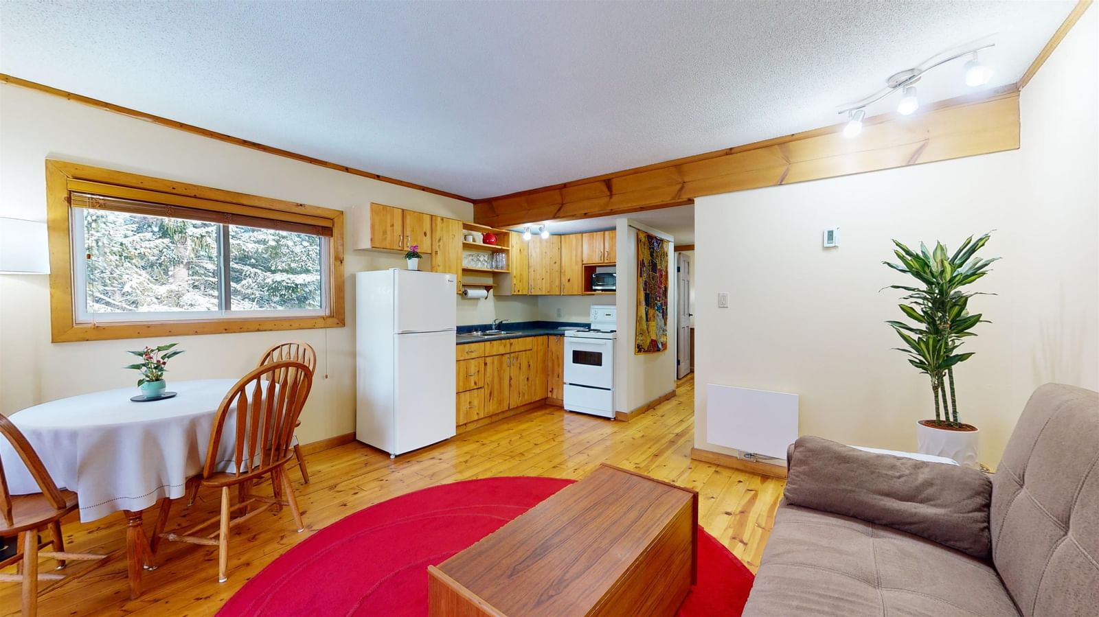 Listing Image 4