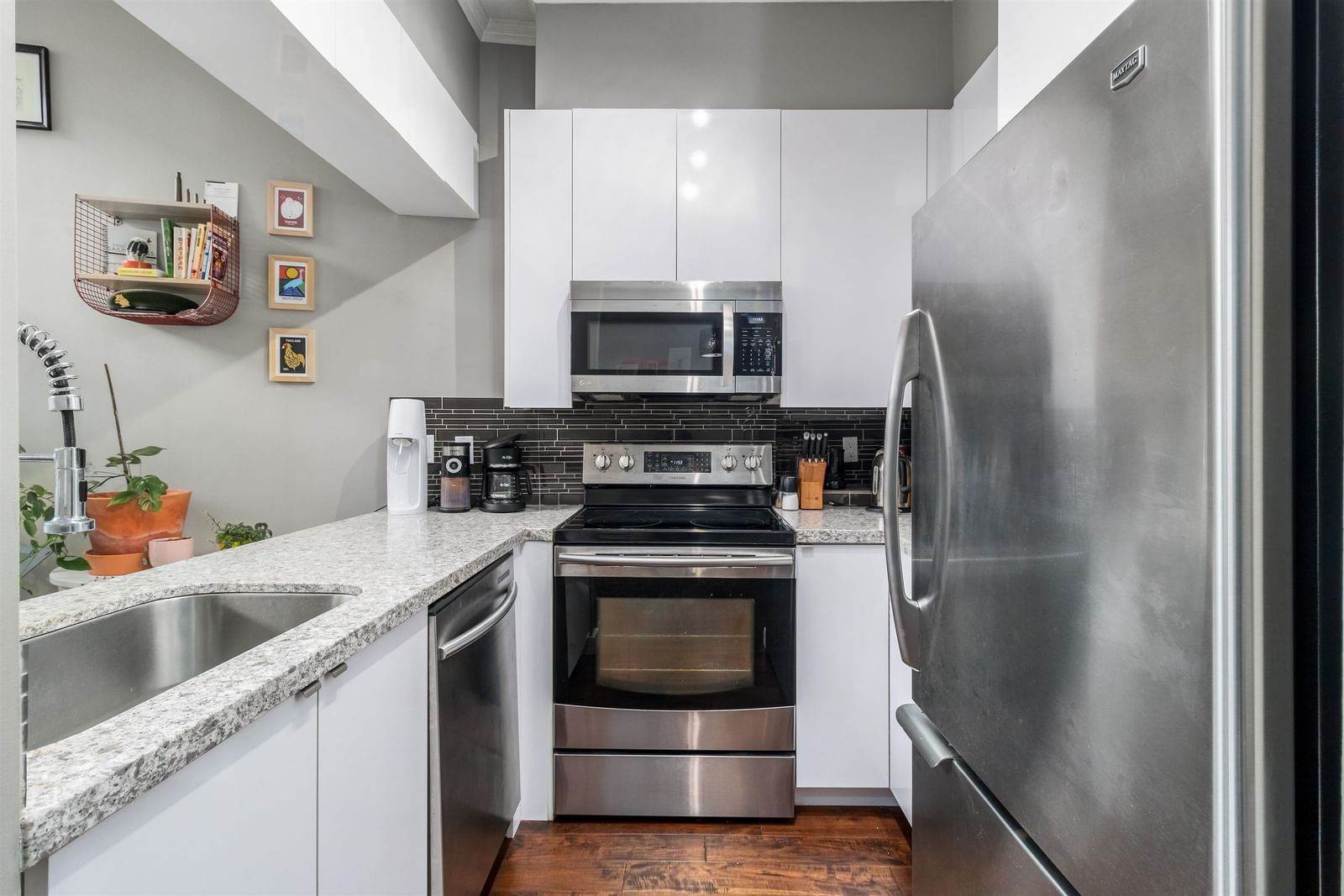 Listing Image 9