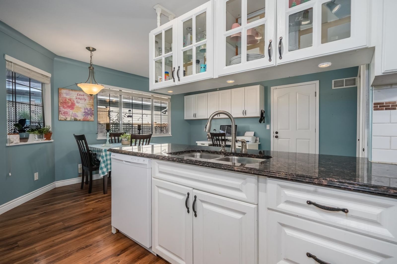 Listing Image 10