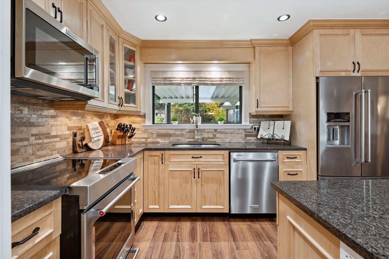 Listing Image 10