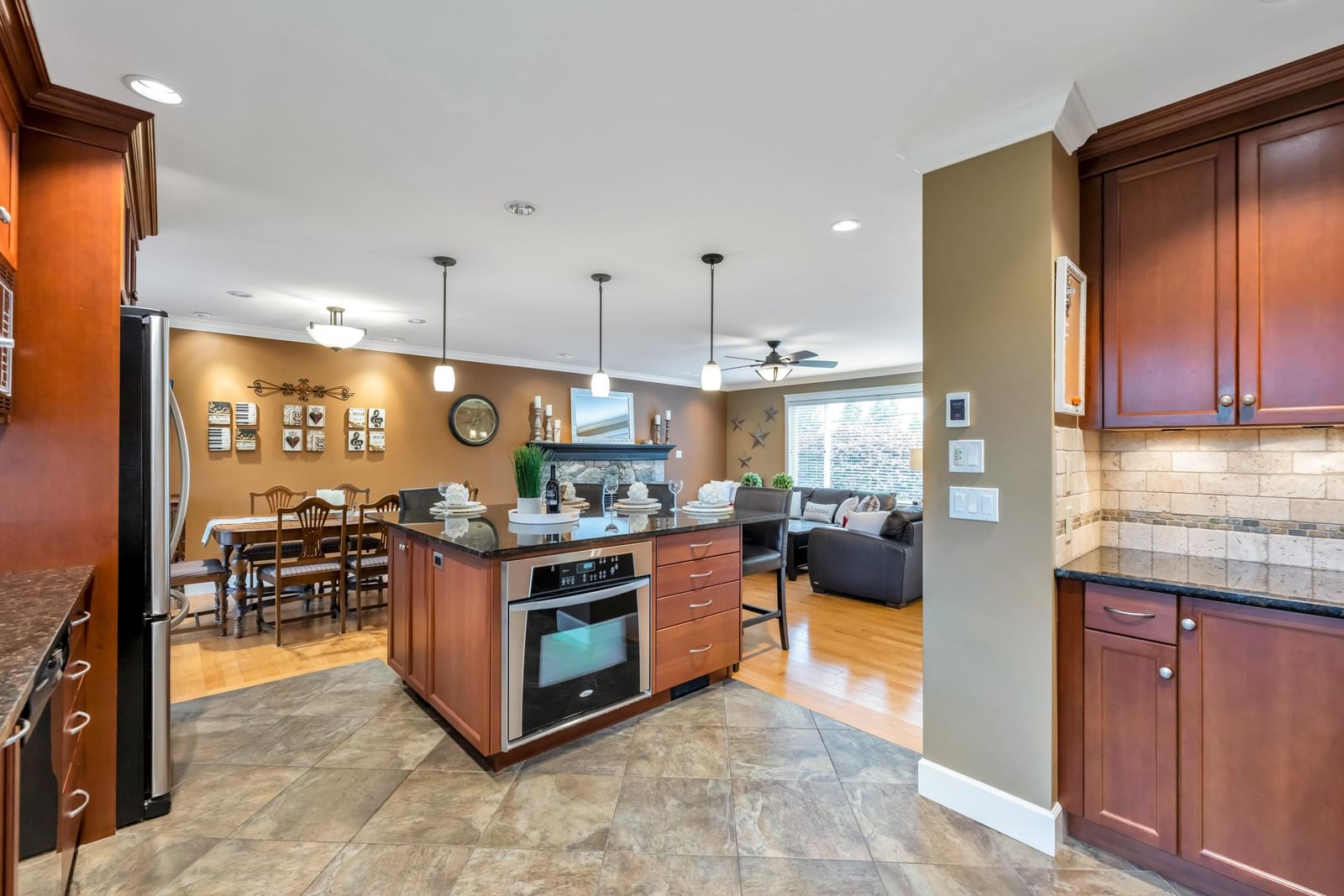 Listing Image 12