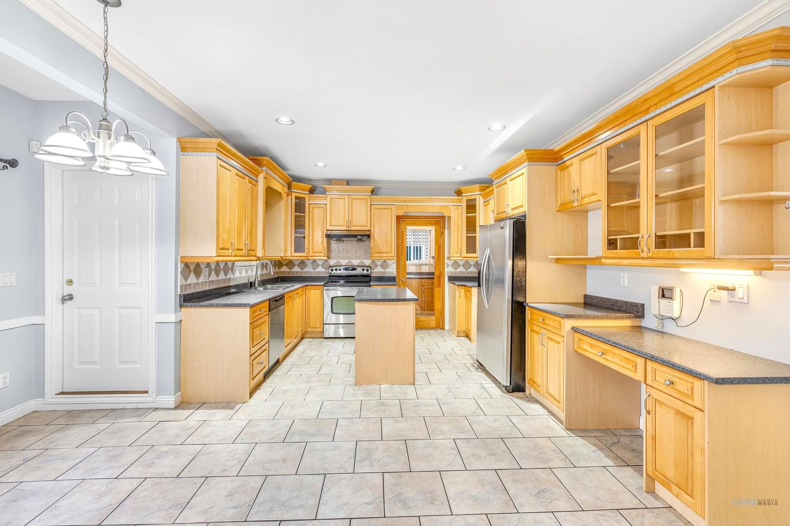 Listing Image 14