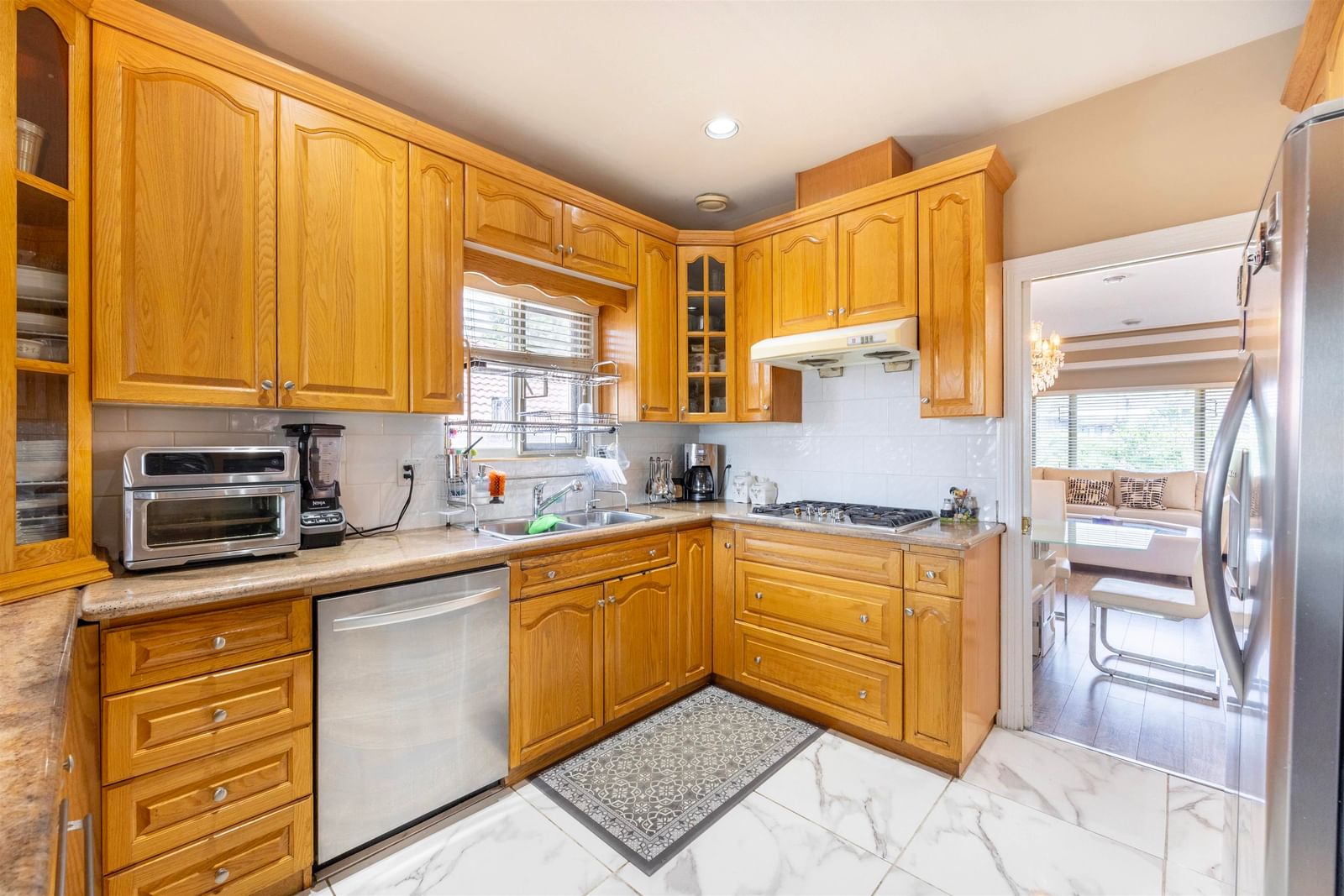 Listing Image 9
