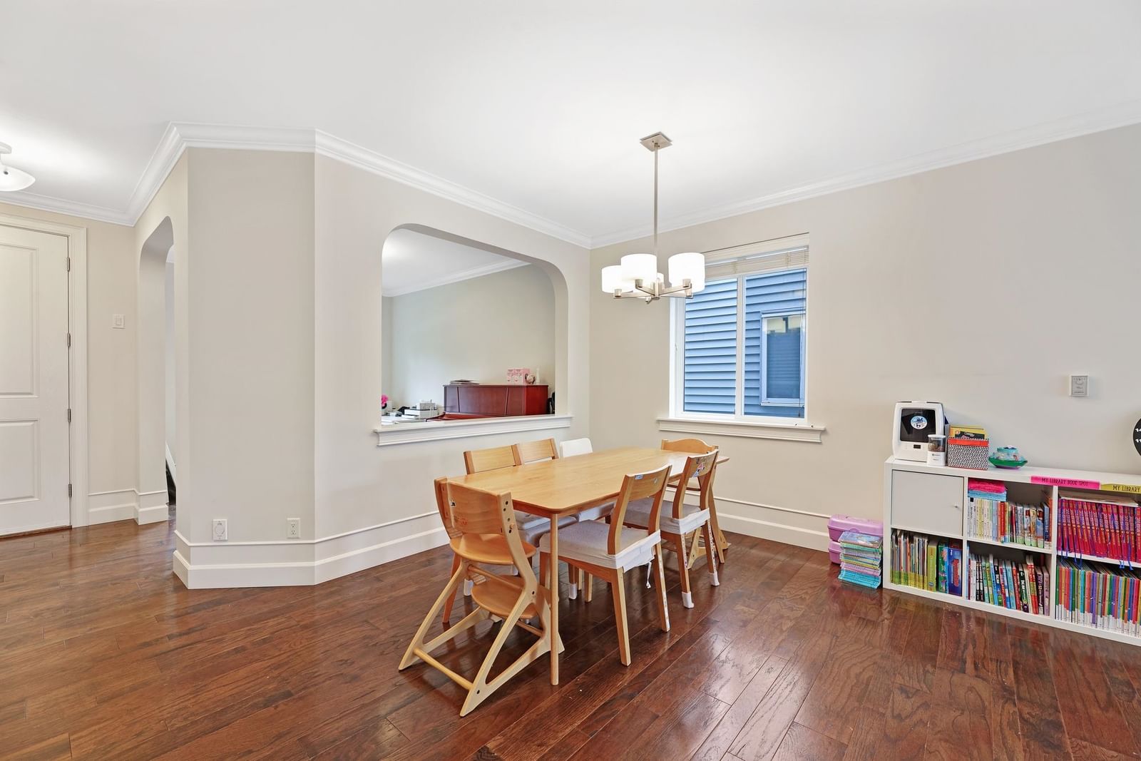 Listing Image 4