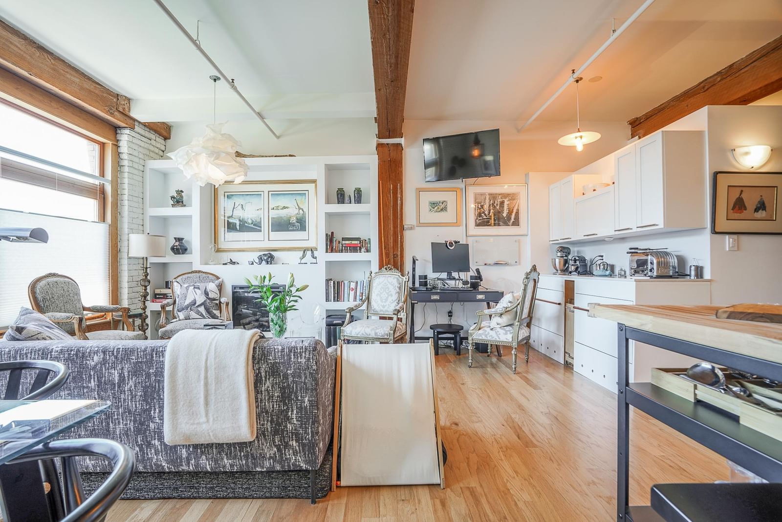 Listing Image 12