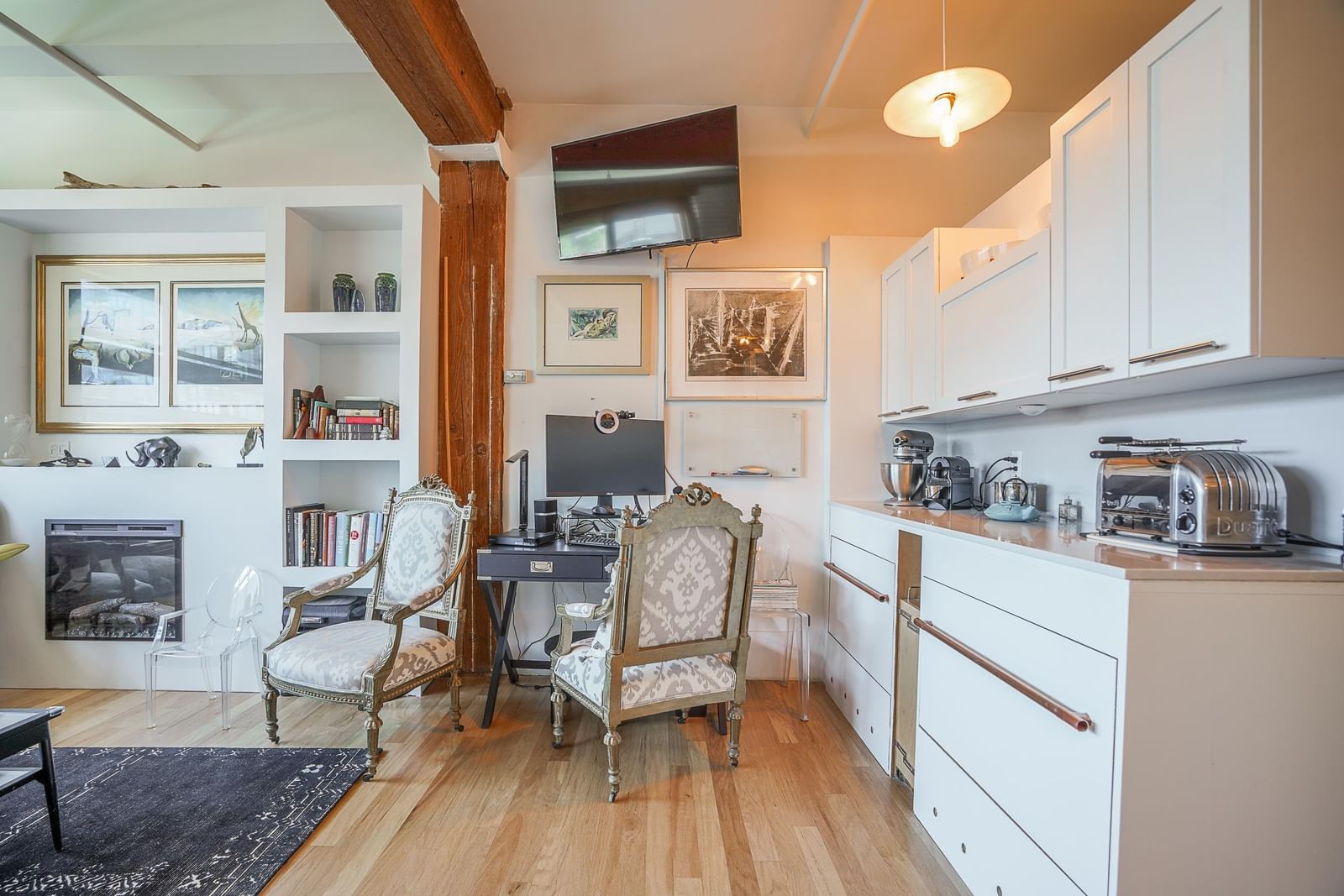 Listing Image 6