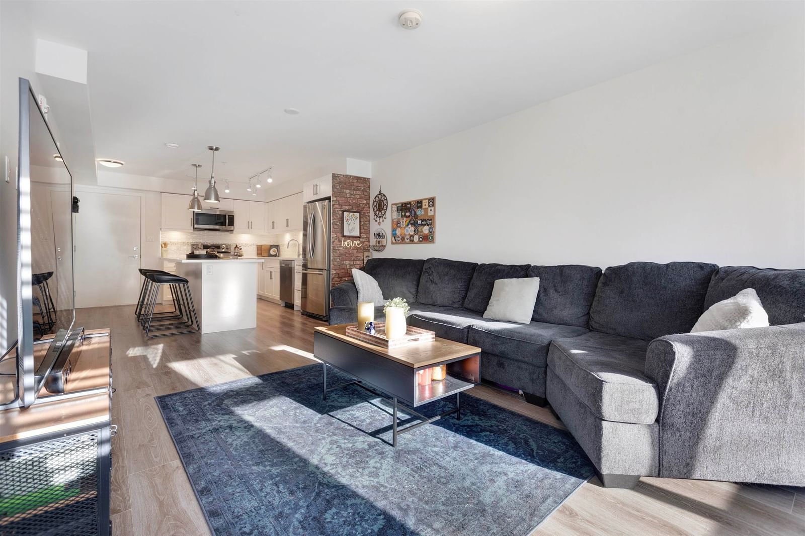 Listing Image 12