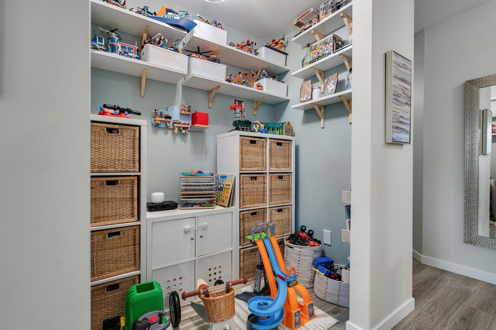 Listing Image 10