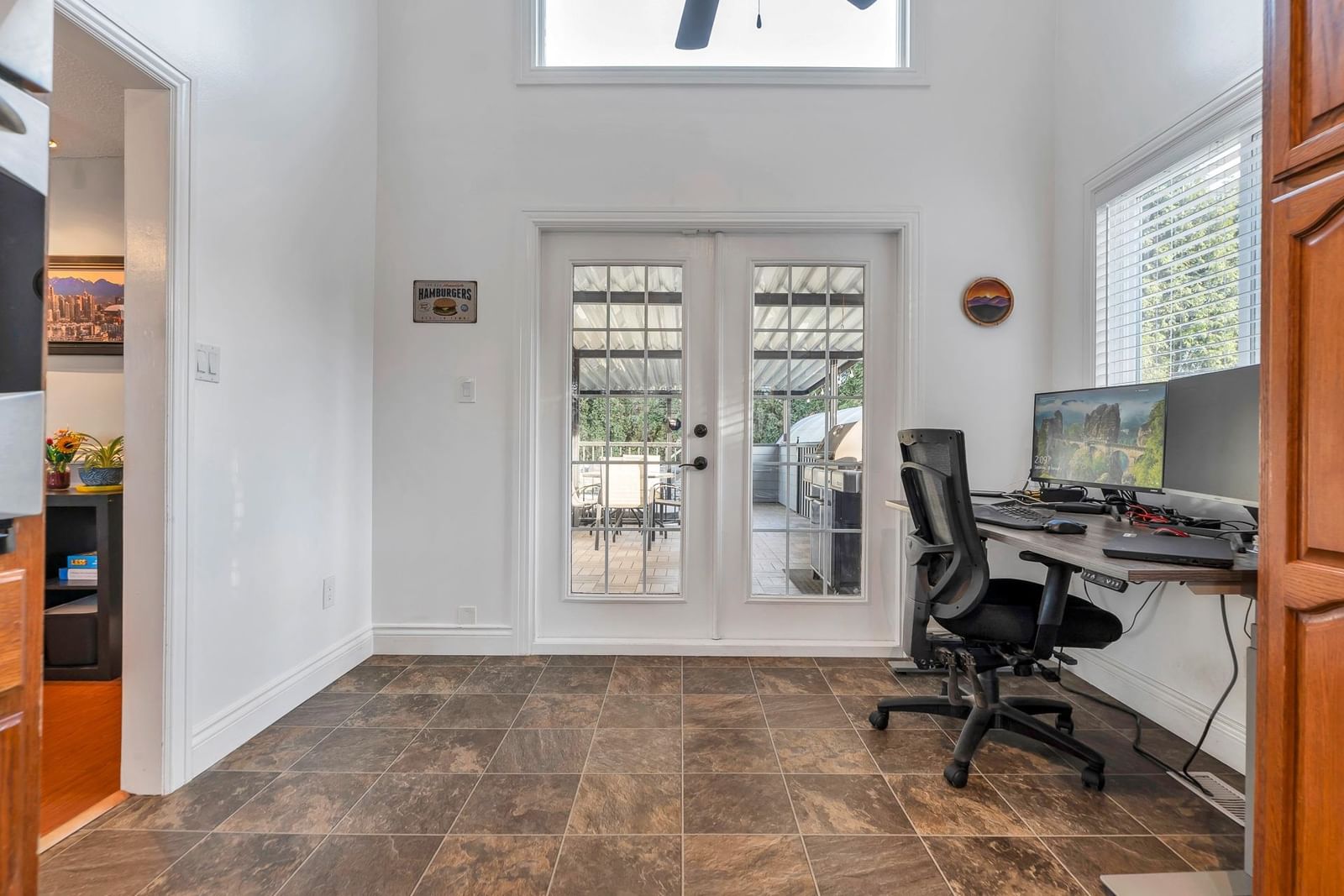 Listing Image 8