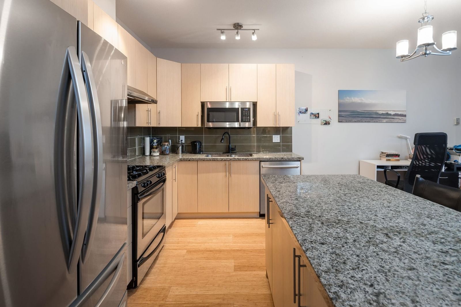 Listing Image 10