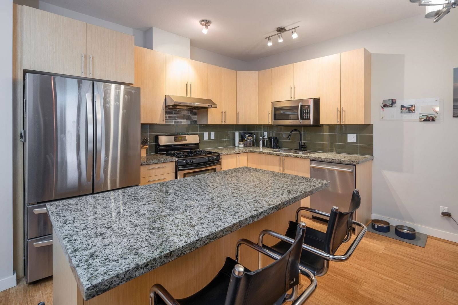 Listing Image 9