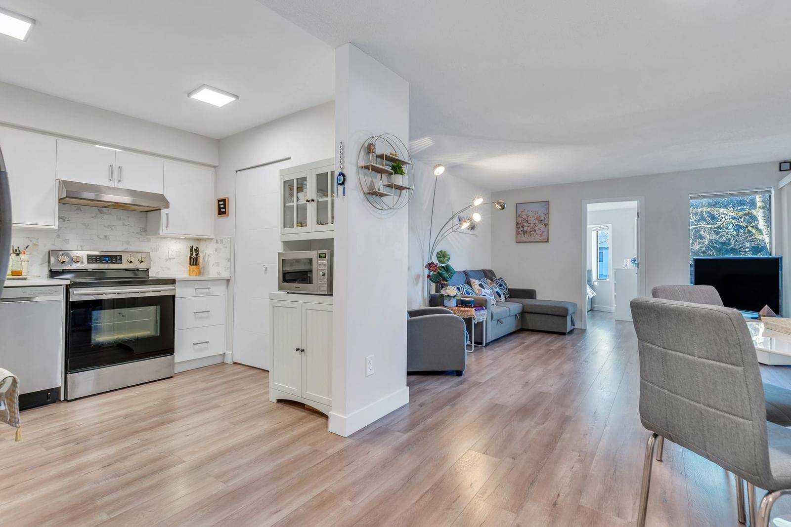 Listing Image 9