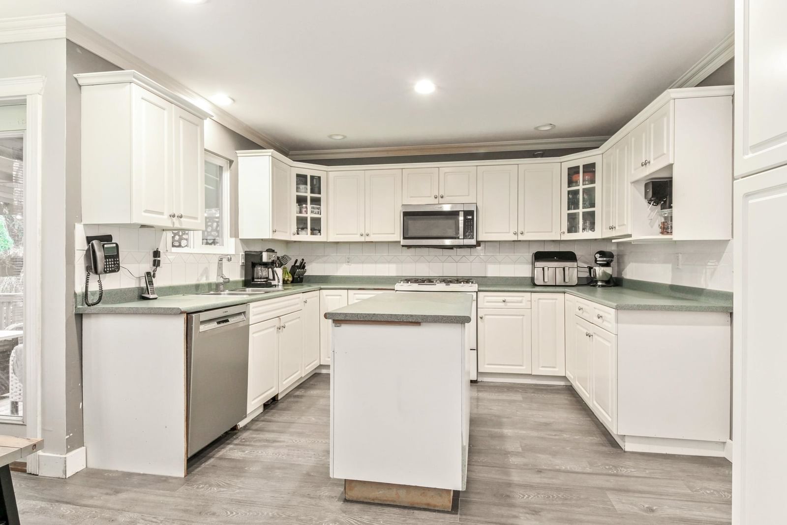 Listing Image 12