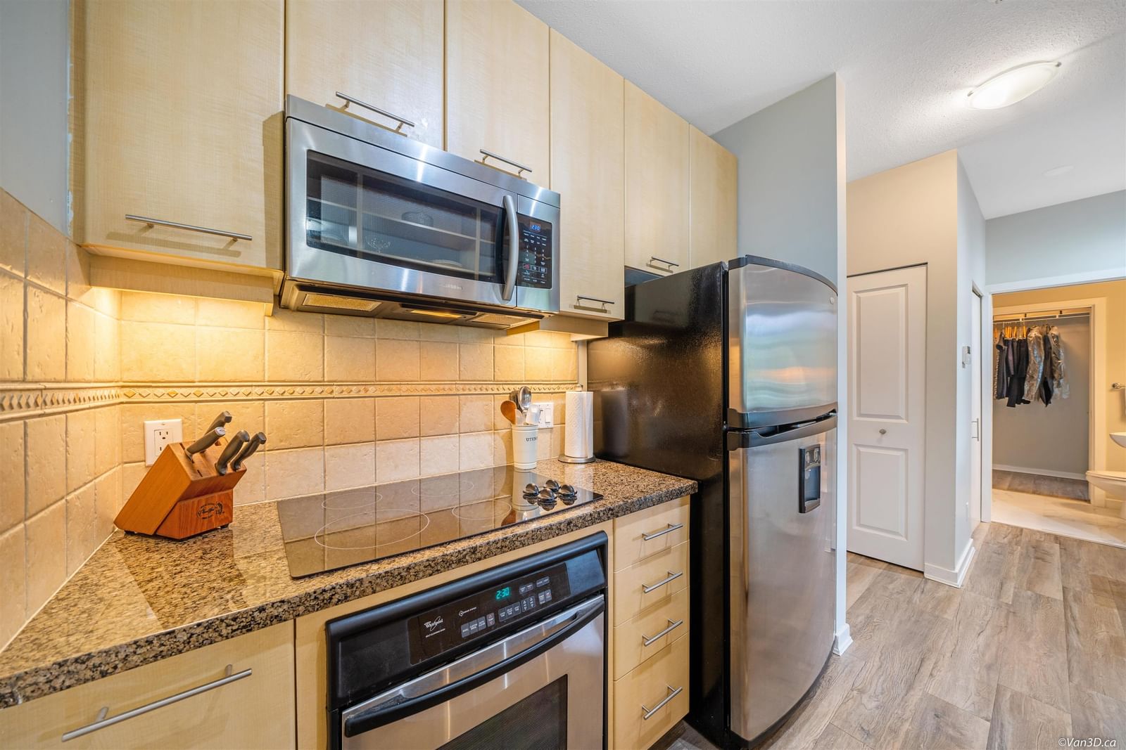 Listing Image 12