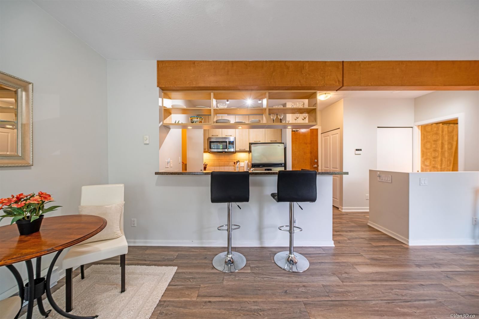 Listing Image 6