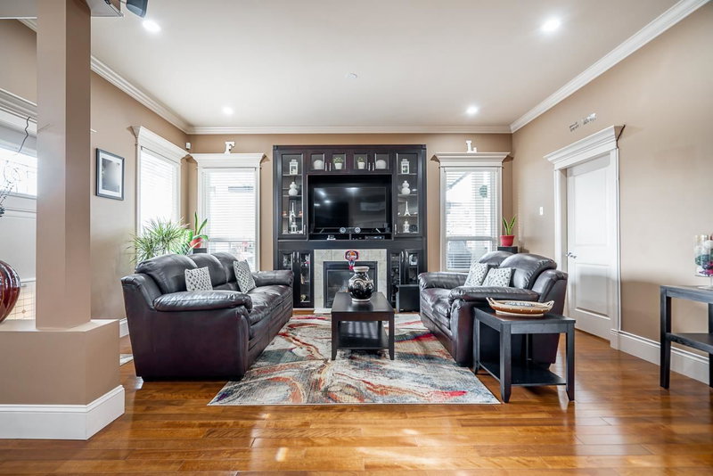18938 54a Avenue, Surrey, V3S 6R4 | Image 3
