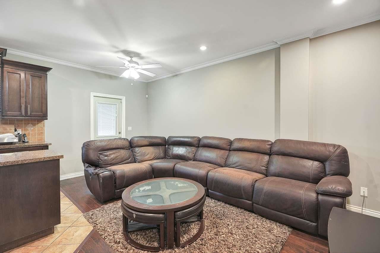 Listing Image 8