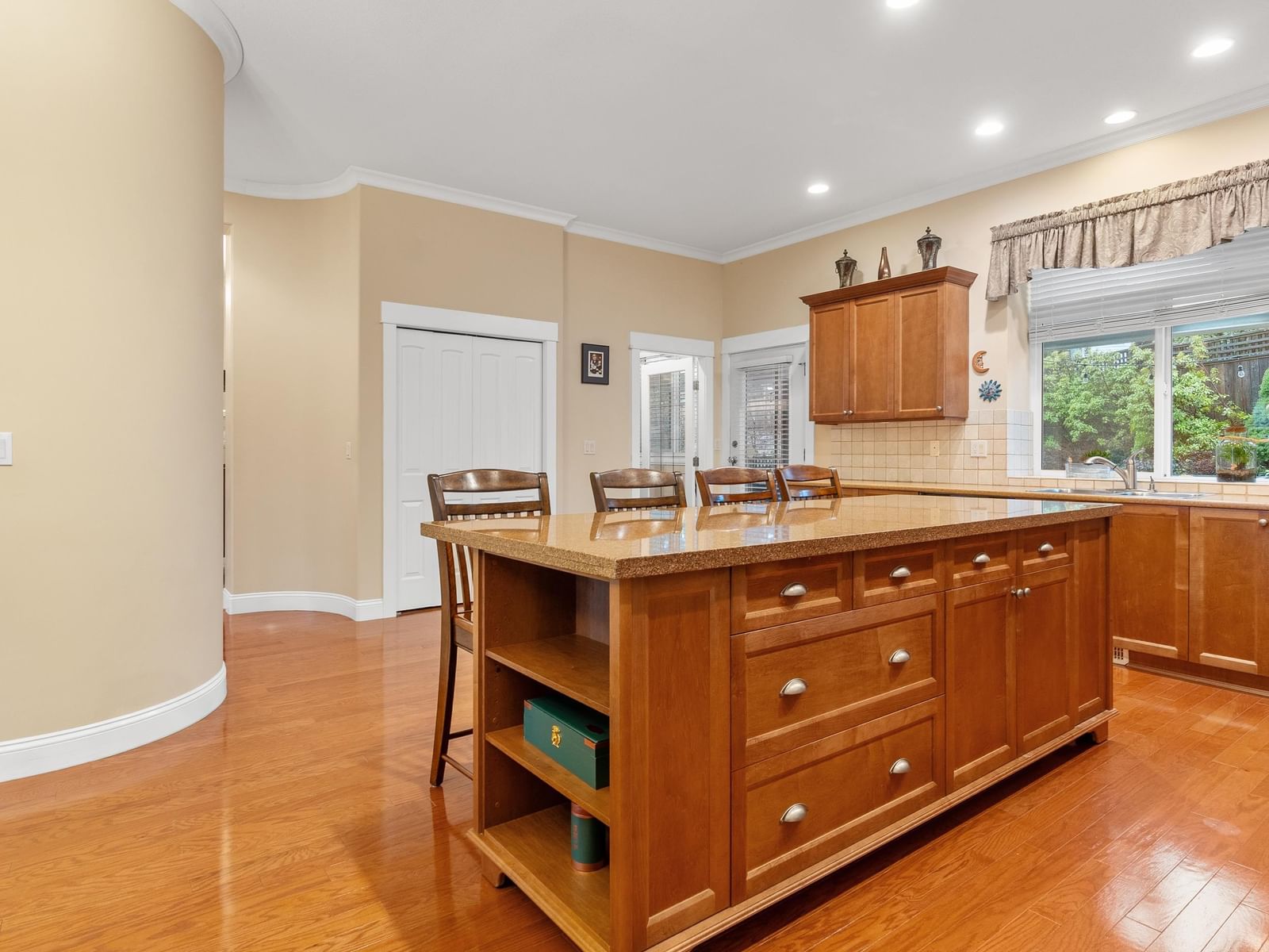 Listing Image 10