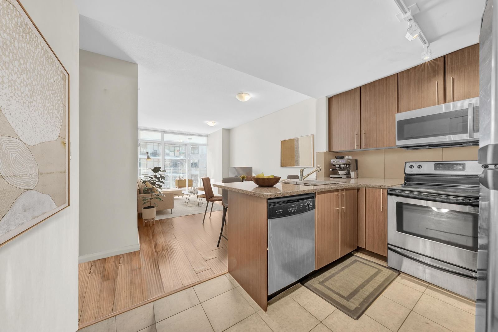 Listing Image 6
