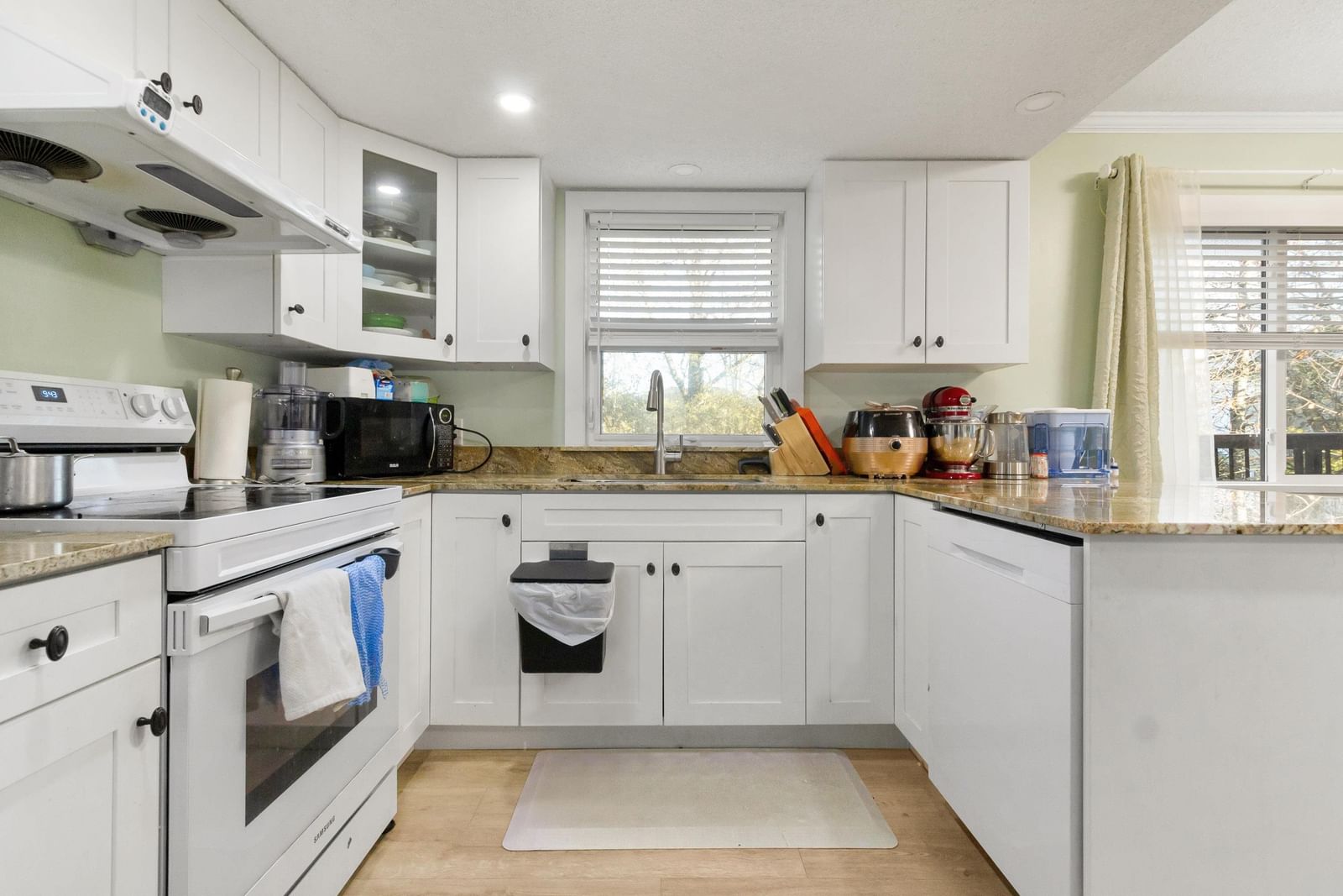Listing Image 7