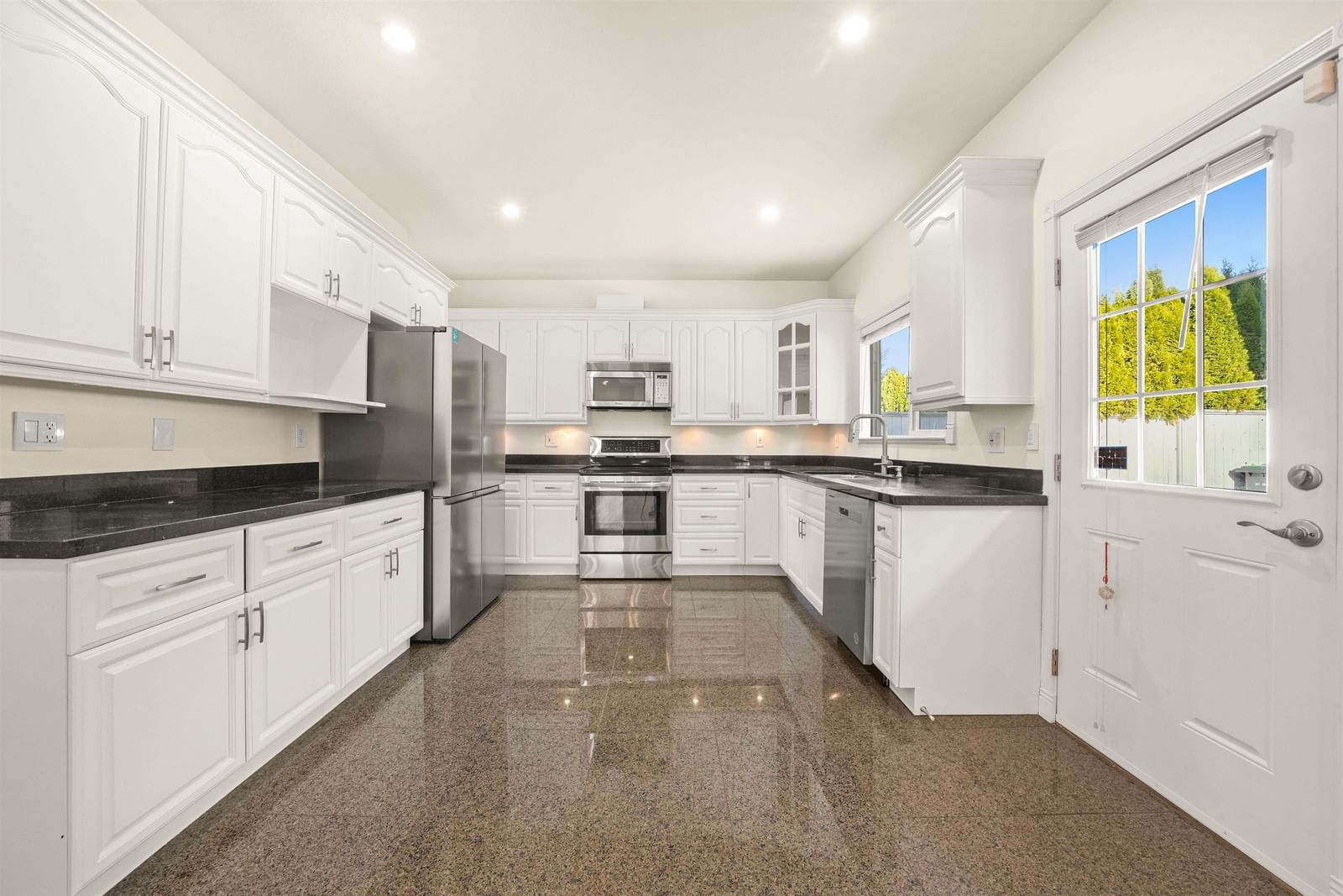 Listing Image 12